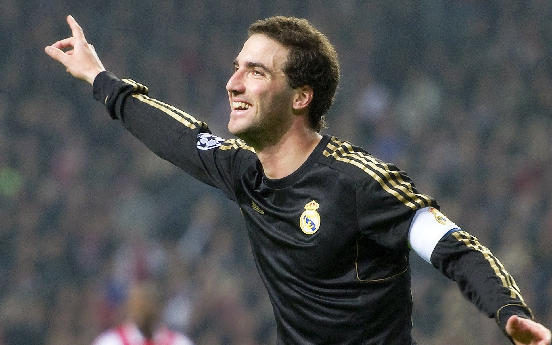 中国短道速滑队世锦赛再创佳绩 混合接力力压群雄夺金