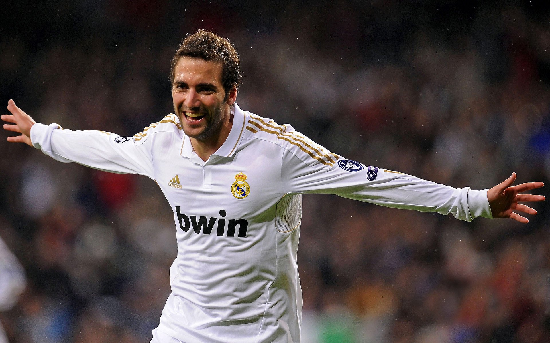 点球大战惊心动魄，蓝鹰绝杀红魔挺进决赛